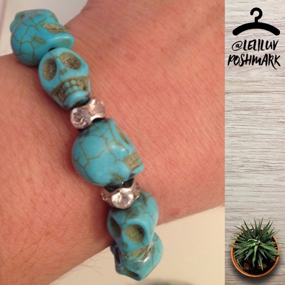 Turquoise and crystal skulls semi-precious stretch bracelet, NWT, new in bag - Picture 1 of 4